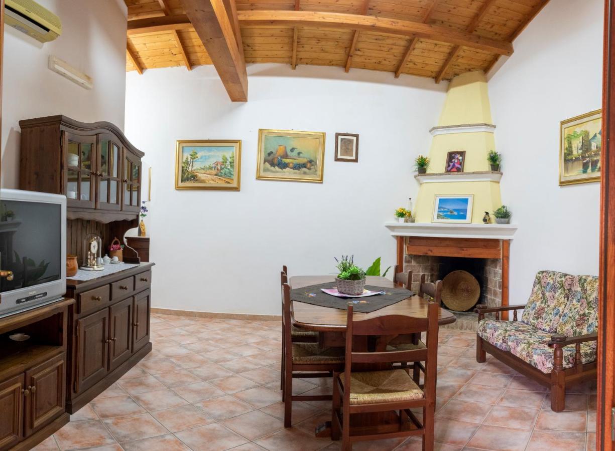 Is Cuccus Bed & Breakfast Masainas ภายนอก รูปภาพ