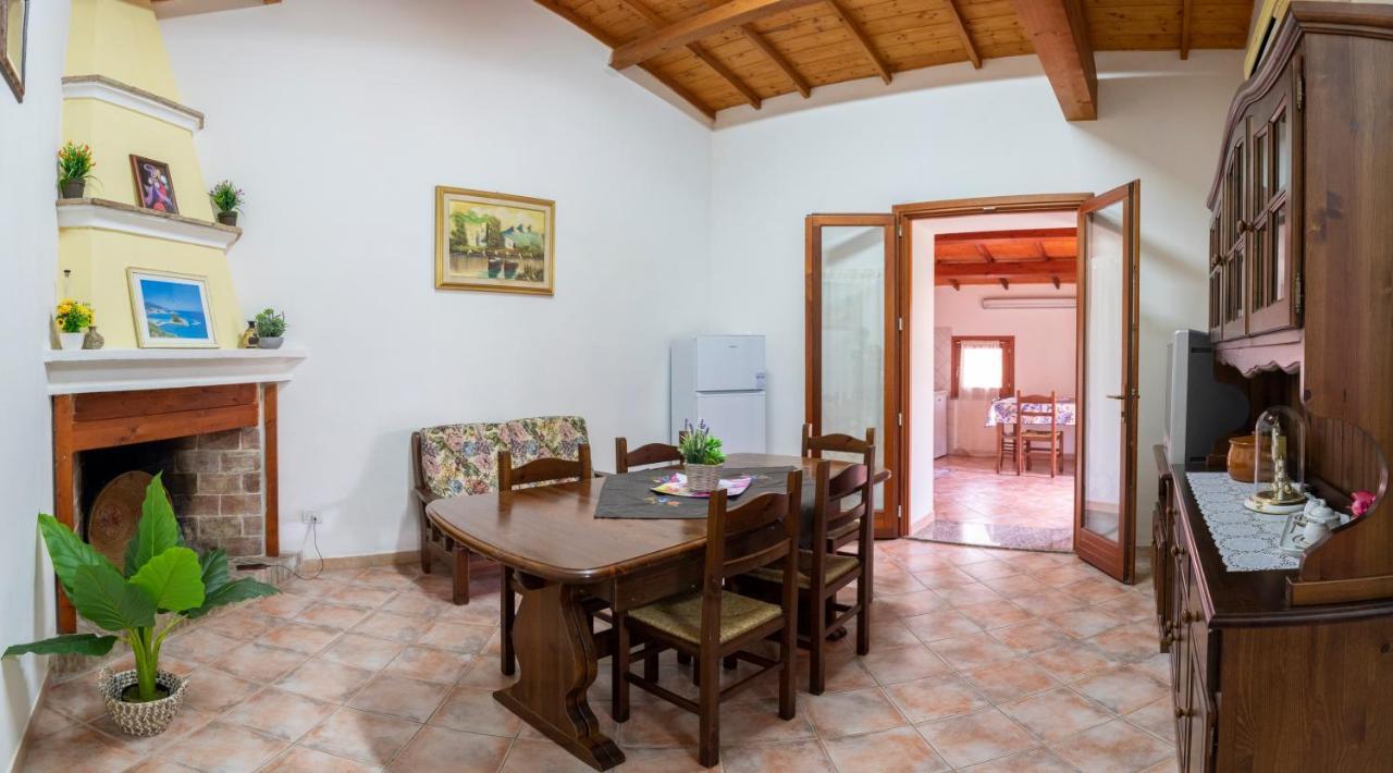 Is Cuccus Bed & Breakfast Masainas ภายนอก รูปภาพ