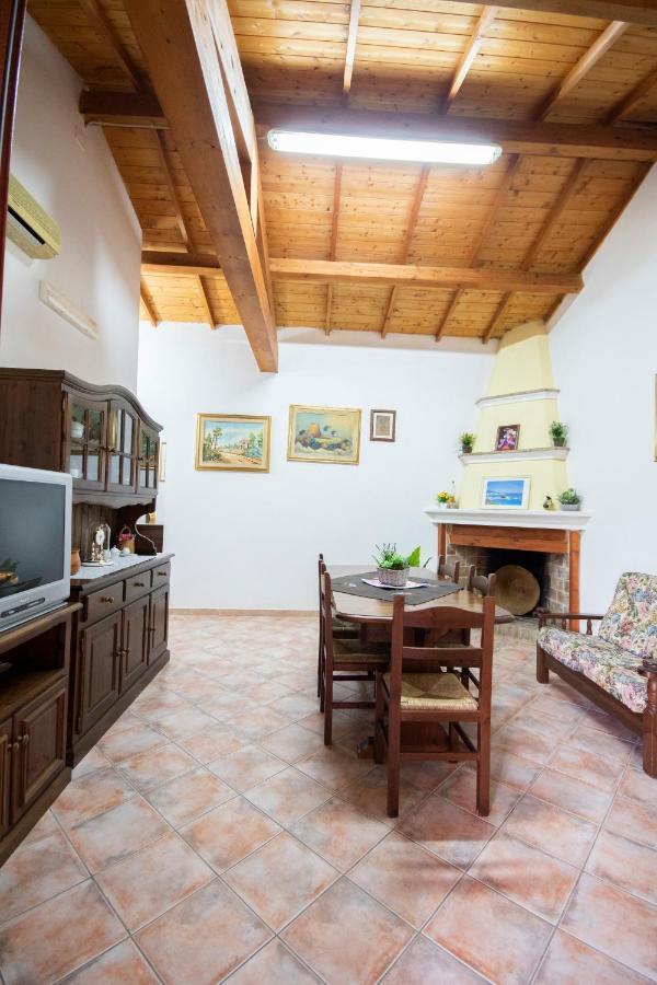 Is Cuccus Bed & Breakfast Masainas ภายนอก รูปภาพ